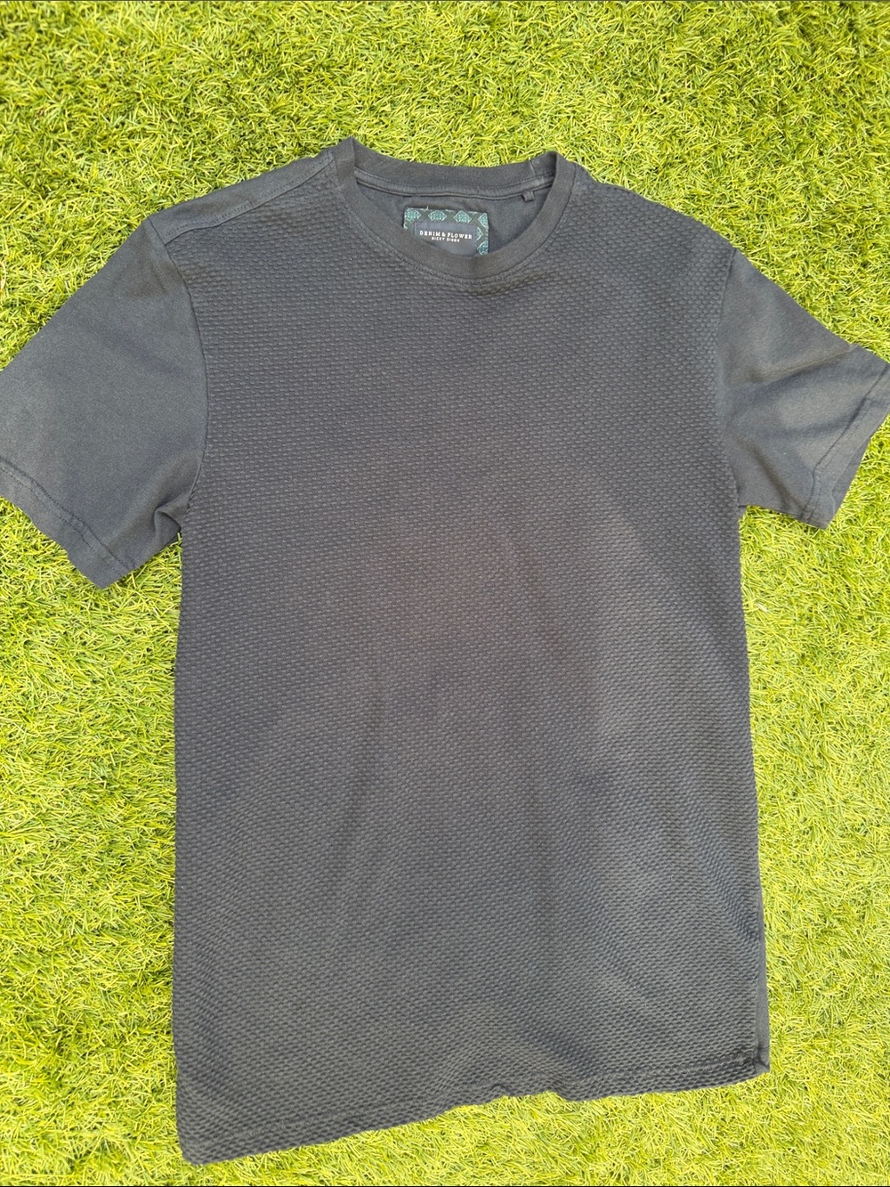 Denim & Flower Ricky Singh Men's Textured Navy Blue Crew Neck Tee size Small